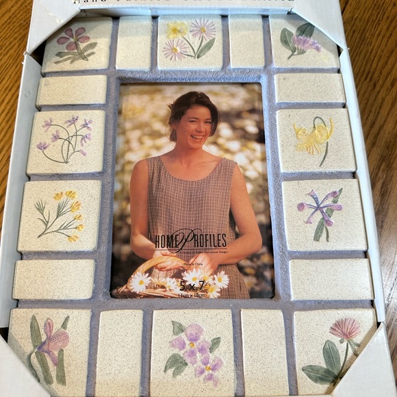 AMOR MALDEN International Hand Painted Tile Floral Picture Frame Flowers 5x7. - Picture 1 of 6